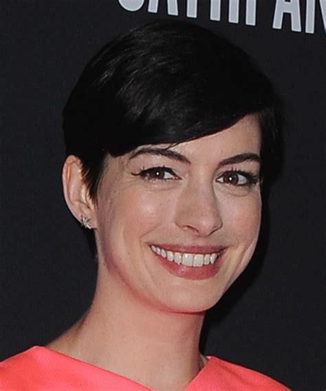 Anne Hathaway Short Straight Formal Hairstyle With Side