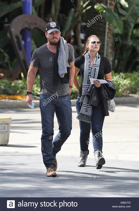 Stephen Amell And Cassandra Jean Stephen Amell And His Wife Stock