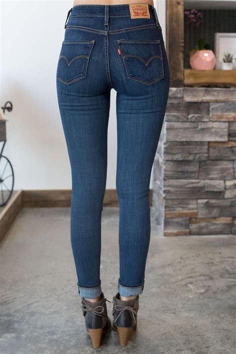 Women In Tight Jeans Looking Gorgeous 40 Pics In 2020 Levi Jeans