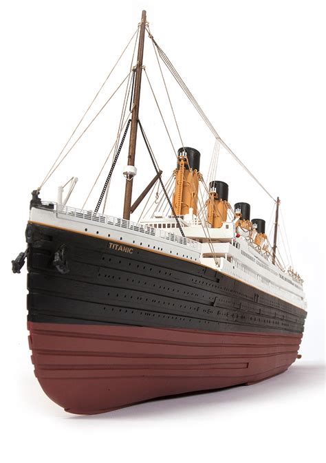 Rms Titanic Model 1350 Scale With Custom Wood Base And Interior Light