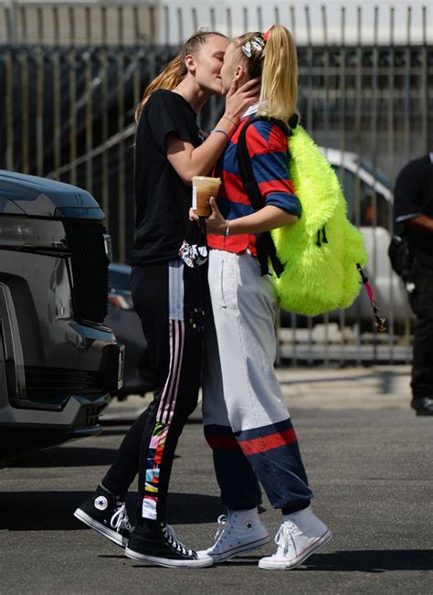 Jojo Siwa Kisses Gf Kylie Prew As She Heads Into ‘dwts Practice
