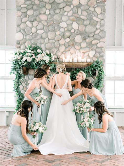 10 Fun Things To Do On Your Wedding Morning With Your Bridesmaids