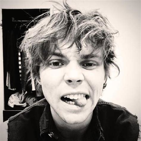 Ashton Ashton Irwin Photo 37936700 Fanpop