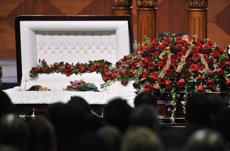 Death at a funeral (2007, германия, великобритания, сша), imdb: Etta James - Etta James Photos - Etta James Funeral - Zimbio