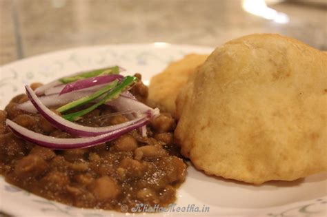 Om chole bhature is the oldest bhature shop in delhi. Chole Bhature