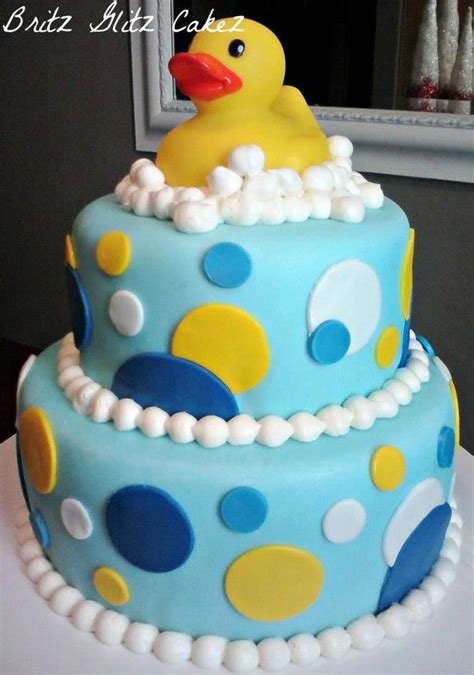 I came up with this cake as it wasn't gender specific and fit in really well at the party. baby shower cake! | Baby shower duck