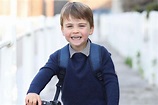 Louis di Cambridge compie tre anni: camicia e maglioncino blu per il ...