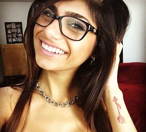 Mia Khalifa Dinge über den heißesten Pornostar