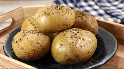 If you are making four potatoes, heat no longer than 12 minutes. Easy Ways to Boil Potatoes in the Microwave: 12 Steps