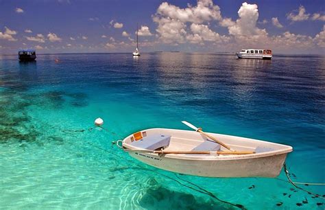 Life Gone Viral Here Are 9 Ordinary Boats That Seem To Float In Mid