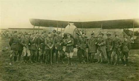 Rfc Pilots With Dh2 Air Ride Old Photos Ww1 Aircraft