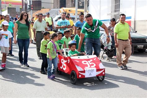 Niños Festejan A Papá Con Competencia De Carrozas Prensa Libre