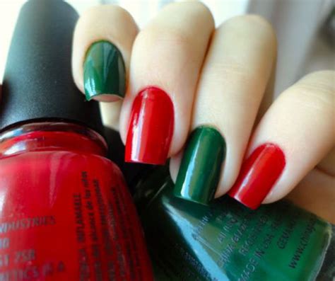 15+ Red, Green, Gold Christmas Nail Art Designs, Ideas ... An ideal option for beginners, this dip powder nail kit comes with everything you need to get started—including five different color options, including two classic pale pinks, one bold red, a.