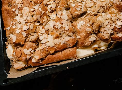 Für das baiser das eiweiß steif schlagen und den zucker dabei einrieseln lassen. Butterkuchen mit Pudding SCHMACKOFATZ | Butterkuchen ...