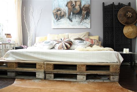 Top Diy Pallet Bed Projects Ellys Diy Blog