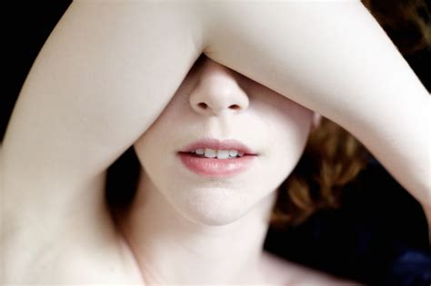 wallpaper face white women model open mouth closeup lying on back fashion pale nose