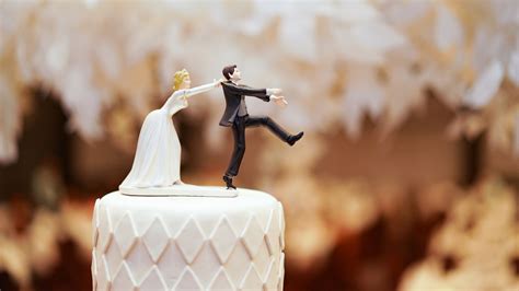 what is a wedding groom s cake and is it worth it