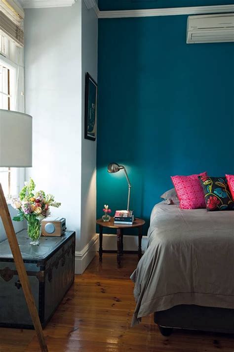 Grey and navy have become one of the most popular and bold color combos, which is widely used throughout various homes with all kinds of decor styles. Beautiful teal accent wall | Teal bedroom walls, Grey ...