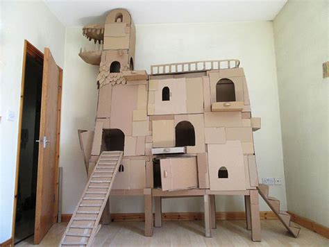 Simple projects, crafts, easy diy in this tutorial, i show you how to build a creative cat house with scratcher out of cardboard. This kitty lover built spacious DIY cathouse from cardboard