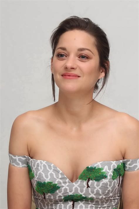 Marion Cotillard Braless Wearing Sexy Off Shoulder Dress At The Two Days One Nig Porn Pictures
