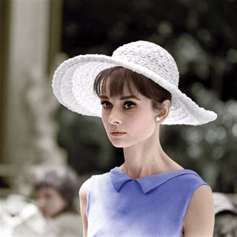 31 Colorful Photos Show Hat Styles That Audrey Hepburn Often Wore From