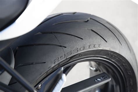 Et la choisir ce n'est pas vouloir courir avant de savoir la street triple s est la version d'entrée de gamme de la famille anglaise. Motorrad Triumph Street Triple S A2 LED -Zubehör* - Euro 5 ...