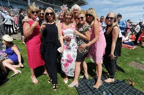 Epsom Derby 10 Stunning Photos Of The Ladies At The Races Surrey Live