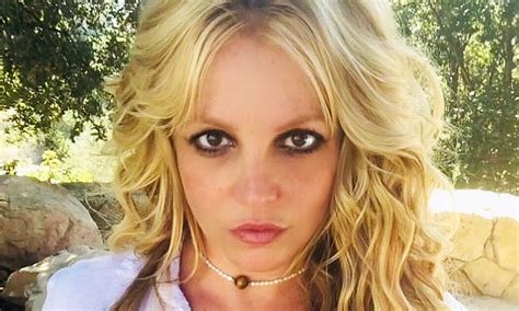 Britney Spears Posa Topless Tras Las Burlas Contra Su Hermana Fotos