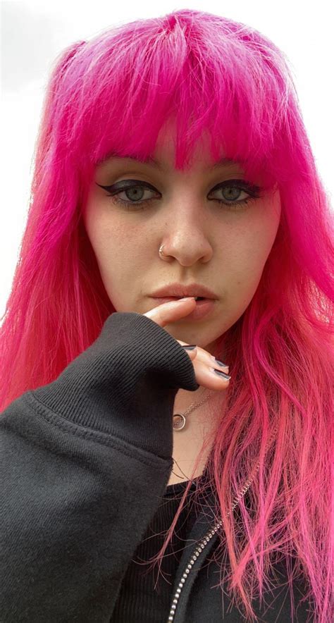 Wanna Dye My Hair Black But I Just Cant Seem To Let My Pink Hair Go Rgothstyle