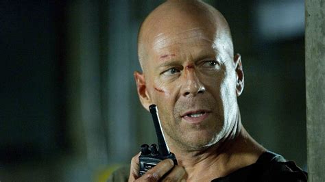 Die Hard Bruce Willis Se Paye La Tête Des Fans Pour Le Retour De