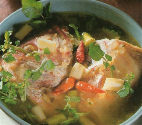 Masukkan kepala ikan,tambahkan asam kandis dan belimbing sayur. Resep Membuat Sup Kepala Ikan Mudah Kuah Segar | Resep ...