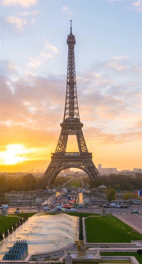 Pin Oleh Aabeast08 Di Blue Lights Menara Eiffel Paris Gambar