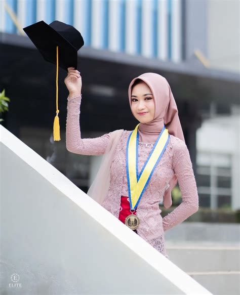 Gaya Foto Wisuda Estetik Dan Kekinian