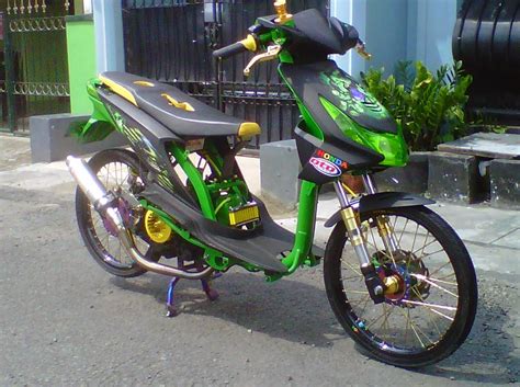 Street, honda beat motorcycle, honda beat 125, honda beat scooter, honda beat fi 2019, honda beat 2015, honda beat 600, honda beat ph, honda beat mtrec, honda beat black, honda beat images modifikasi ninja 250 karbu warna hitam decal modif redbull via prostiker.com. Honda Beat Street Racing Banyuwangi: Honda Beat Street Racing