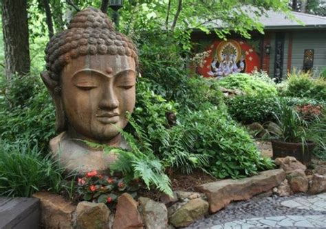 Buddha statuen sind nicht nur ein religiöses symbol für gläubige buddhisten, sondern zunehmend auch ein schickes accessoire für wohnzimmer und garten. Buddha Figuren im Garten - Verwöhnen Sie Ihren Geist