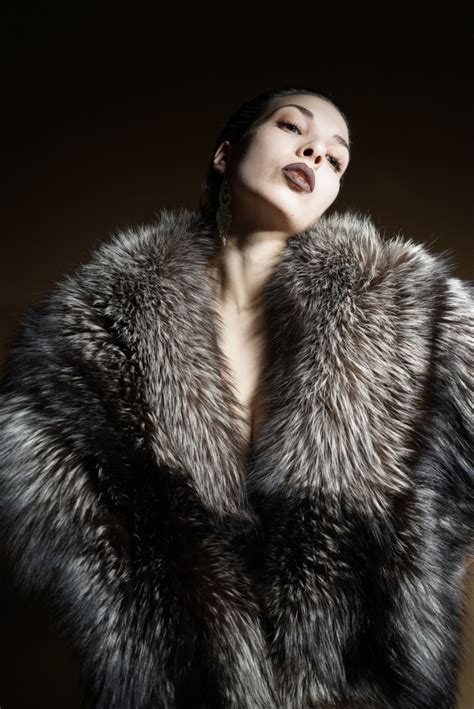 Luxury Vintage Silver Fox Fur Stole In 2020 Vintage Fur Stole Vintage Fur Wedding Fur