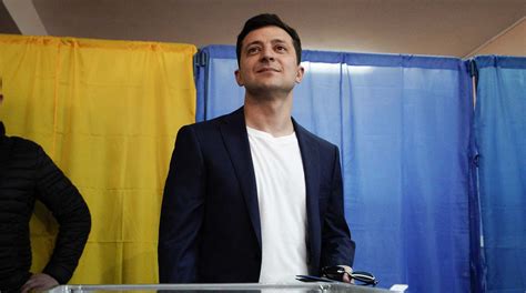 Суд в Киеве отказался снимать Зеленского с выборов