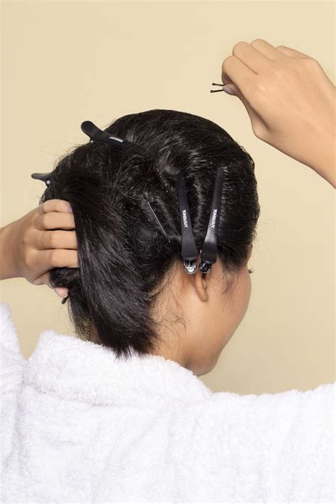 Srinata ᬲ᭄ᬭᬶᬦᬢ) merupakan riasan di bagian dahi hingga rambut yang biasa digunakan untuk pengantin wanita. DIY Sanggul Pengantin Jawa yang Bisa Kamu Coba Sendiri ...