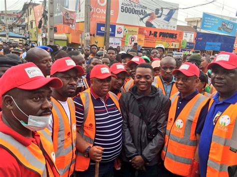 This was after a stakeholders' meeting where issues affecting the project were resolved. PHOTOS: Olamide And Others Clean Computer Village, Ikeja ...
