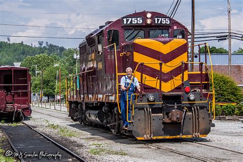 Gsmr 1755 Emd Gp9 Great Smoky Mountains Railroad A Photo On