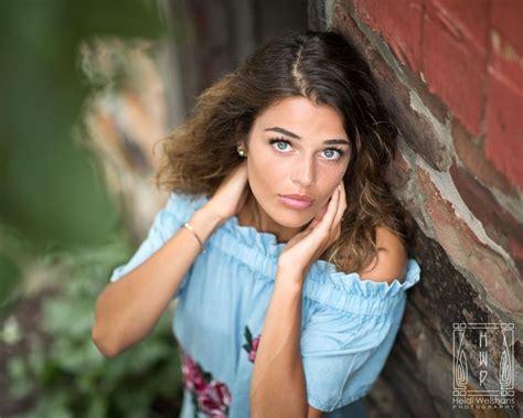 Check Out Maddies Senior Photo Session At Heidi Welshans Photography Beautiful Women