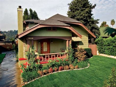 The most popular exterior paint color schemes are using true combinations of brilliant colors. Craftsman Bungalow Colors Exterior Craftsman Bungalow Exterior Paint Color Schemes, arts and ...