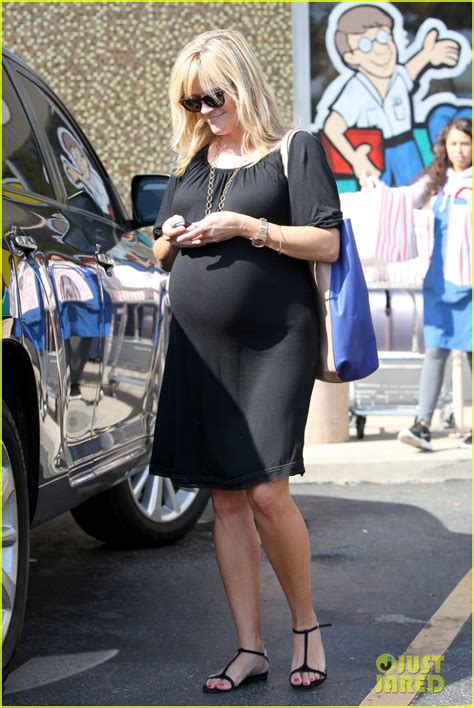 Reese Witherspoon Pregnant Pinkberry Stop Photo 2719079 Pregnant Celebrities Reese
