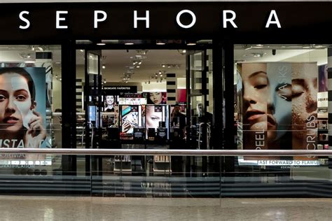 The credit cards are slated to roll out to select markets in the spring before becoming available to all stores and online in the united states in the following months. Sephora Visa Credit Card - NewBeauty