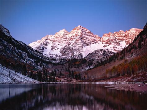 Download Wallpaper 1400x1050 Mountain Lake Snow Reflection Standard