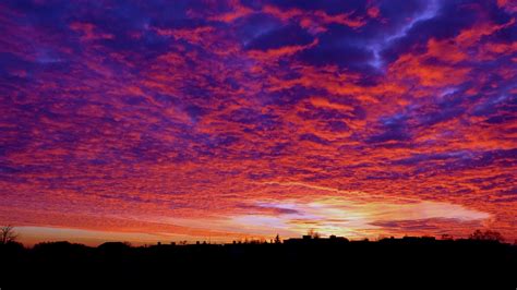 Download Wallpaper 1366x768 Clouds Sunset Horizon Sky Porous Tablet