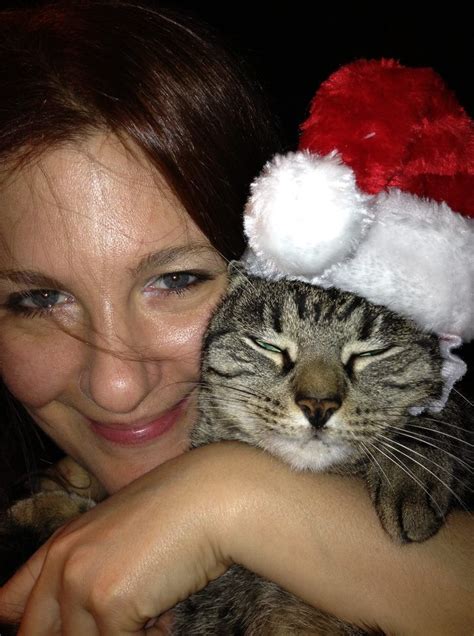 Ariel Hyatt With Her Beloved Tabby Cat Thehuntercat Beautiful Cats Tabby Cat Tabby