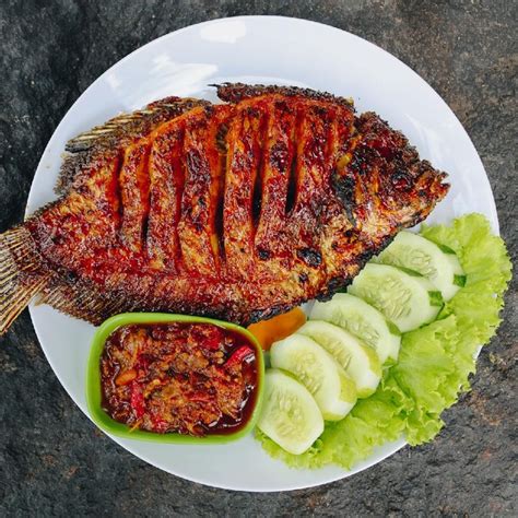 Instagram/@arsanti96 dan instagram/@yzmalicious masak yuk 15 resep pesmol ikan enak, sedap dan mudah dibuat. Resep Ikan Nila Bakar Pedas Manis yang Mantap Bumbunya