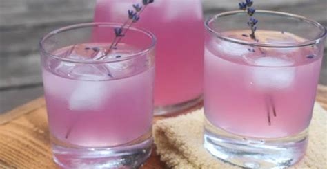 This Lavender Lemonade Recipe Helps Relieve Headaches And Anxiety