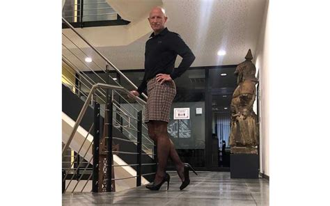 Married Dad Who Wears Skirts High Heels To Prove Clothes Have No Gender The Standard